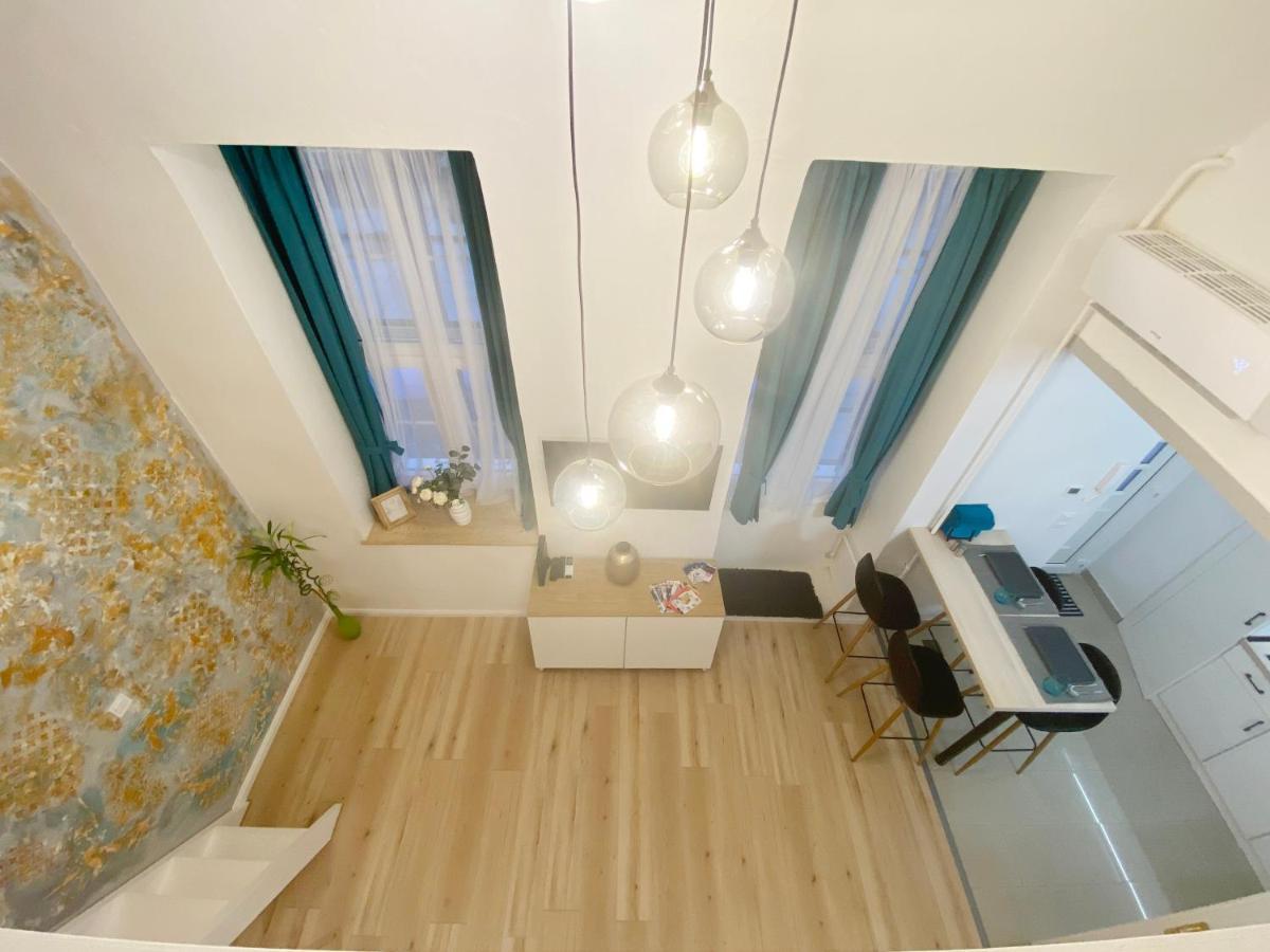Goldart Design In The Heart Of Budapešť
