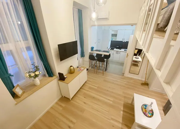 Goldart Design Apartment In The Heart Of Budapest